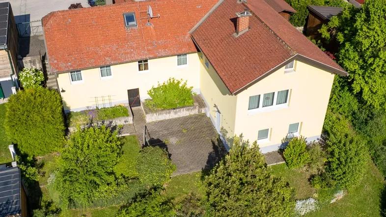Purkersdorf / Zentrumsnähe - Wohnhaus mit zwei Wohneinheiten &amp; viel Potential