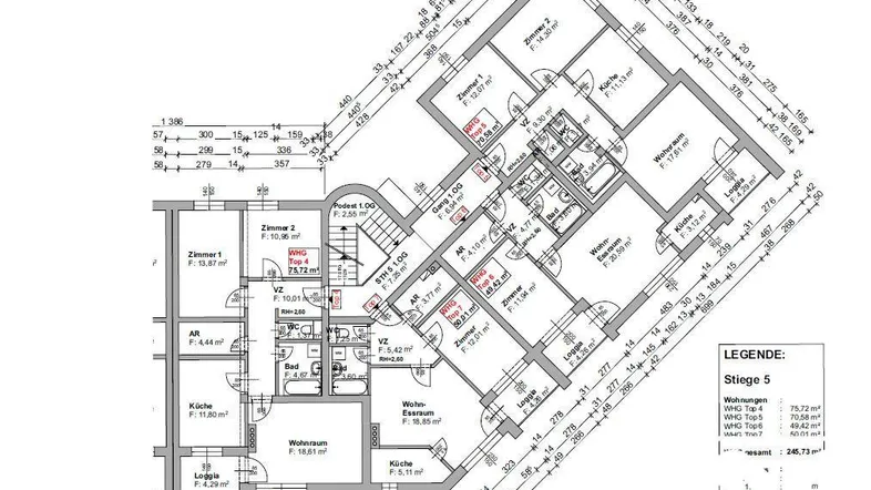 Detaillierter Grundrissplan zeigt drei Wohneinheiten mit Schlafzimmern, Bädern und offenem Wohnbereich oder Loggia.