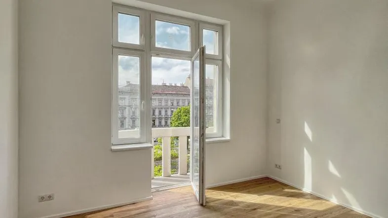 Zimmer mit Balkon