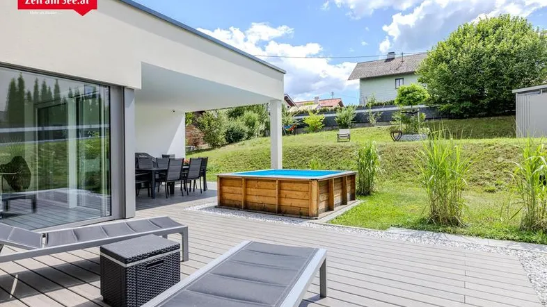 Garten mit Terrasse und kleinem Pool