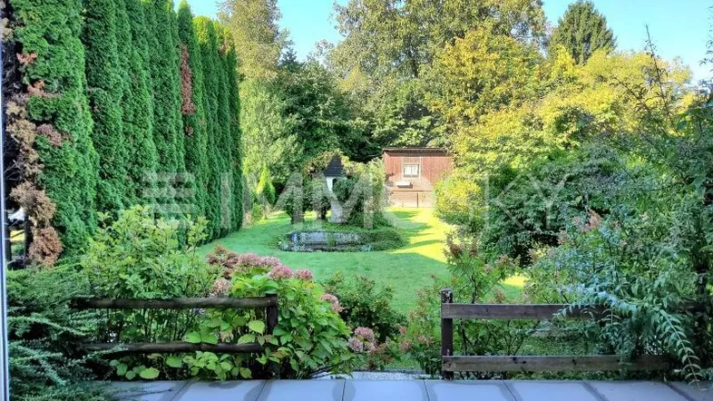 Terrasse mit Garten