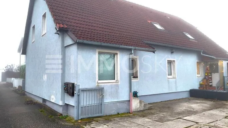 Einfach, schlicht....aber preiswert! Haushälfte mit 211 m2 Eigengarten