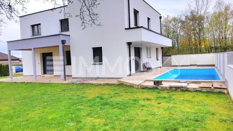 2 Familienhaus mit Pool