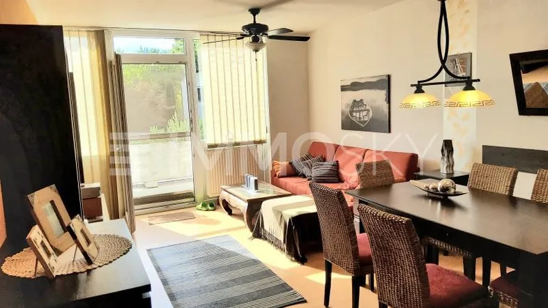 Wohn/Esszimmer mit Ausgang auf die Terrasse