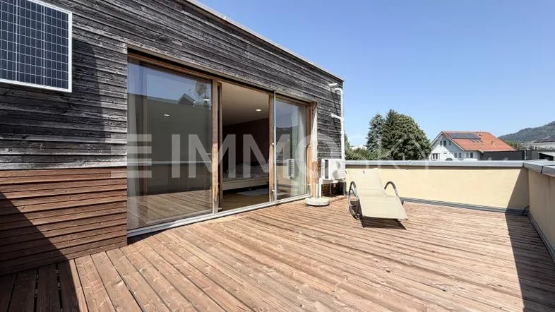 Einladender Balkon mit viel Platz
