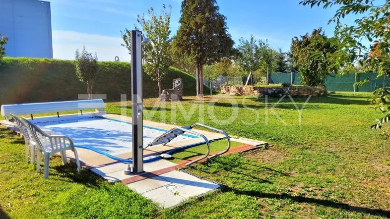 400 m² Garten mit Pool