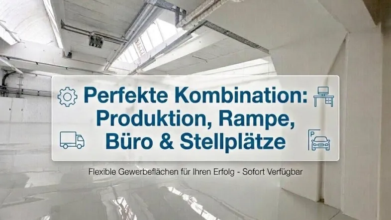 Große, helle Gewerbefläche mit hohen Decken, glänzendem Boden und Oberlichtern, ideal für Produktion oder Lager.
