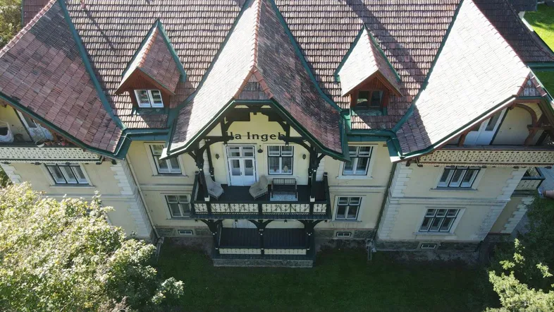 Villenansicht Drohnenflug