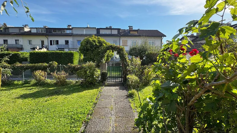 Haus mit 3 Einheiten