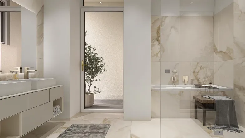 Modernes Badezimmer mit begehbarer Dusche, Doppelwaschbecken und Zugang zu einem privaten Außenbereich.