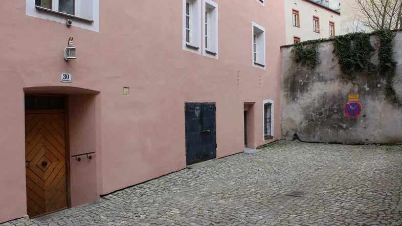 Eingang in die Gewerbefläche von Osten