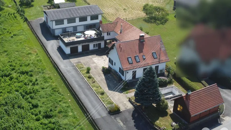 gesamte Liegenschaft