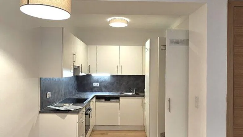 Wohnesszimmer mit neuer Einbauküche