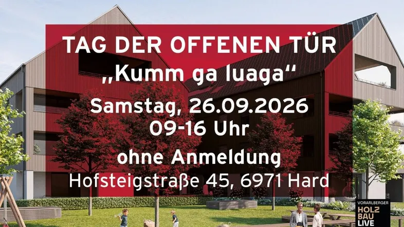 Zwei Mehrfamilienhäuser mit Holzfassade und Spitzdach, Spielplatz und Familie mit Hund TdoT