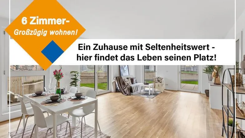 Großzügiger, lichtdurchfluteter Wohn- und Essbereich mit hellem Parkettboden und Zugang zum Garten.