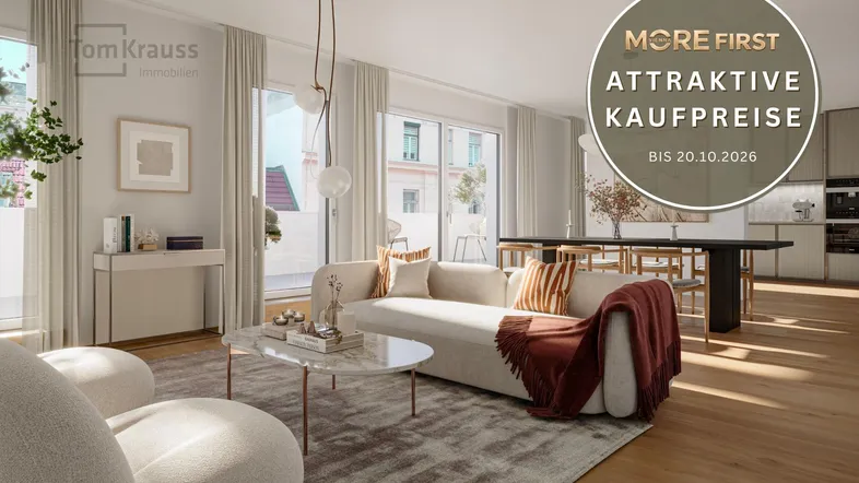 Helles, modernes Wohn-Esszimmer mit offener Küche, Holzboden und Zugang zu einem Außenbereich.