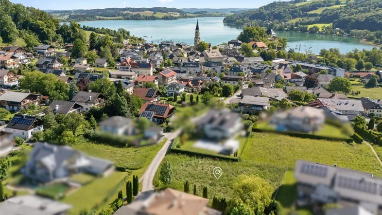... wenige Gehminuten in den Ort Mattsee
