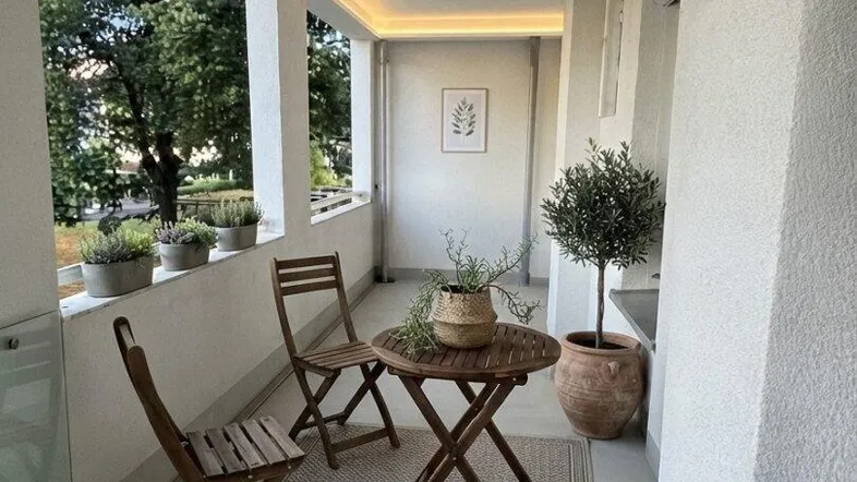 Loggia Beispiel KI