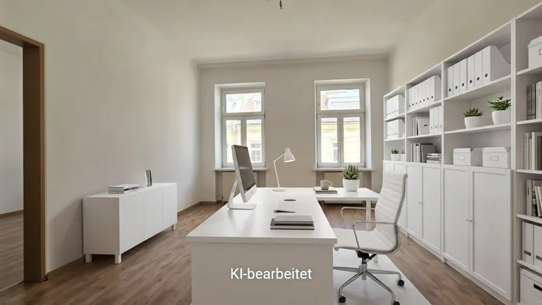 Modernes Büro mit hellem Interieur, Holzfußboden und großen Fenstern, ausgestattet mit Regalen und Schreibtisch.