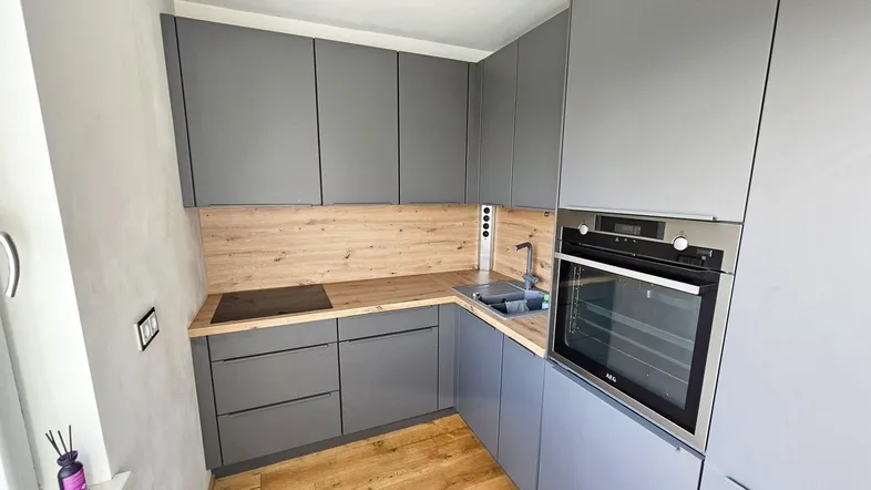 Möblierte hochwertige Küche, 2-Zimmer Mietwohnung