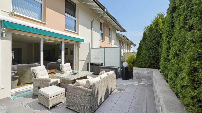 HP1-Reihenhaus-Straßwalchen-Terrasse