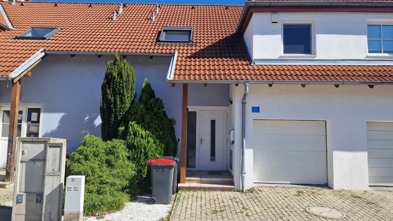Frontansicht des Hauses
