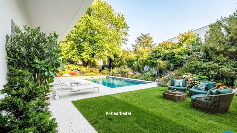Gepflegter Gartenbereich mit Swimmingpool und gemütlicher Outdoor-Sitzgruppe unter freiem Himmel.