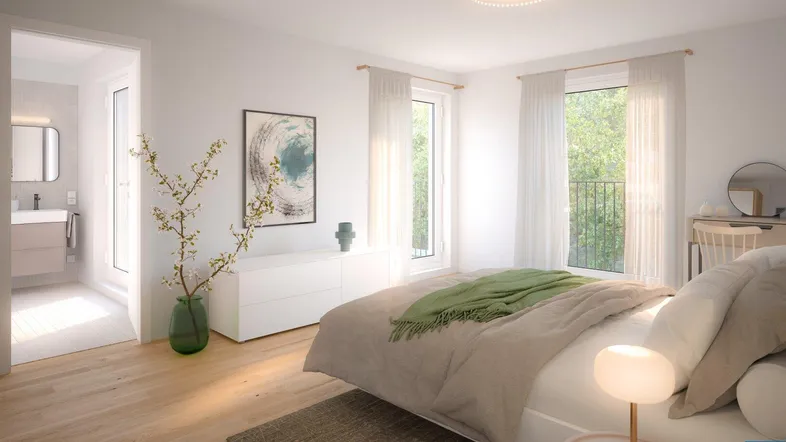Helles Schlafzimmer mit Holzboden, Blick ins Grüne und Zugang zu einem modernen Badezimmer.