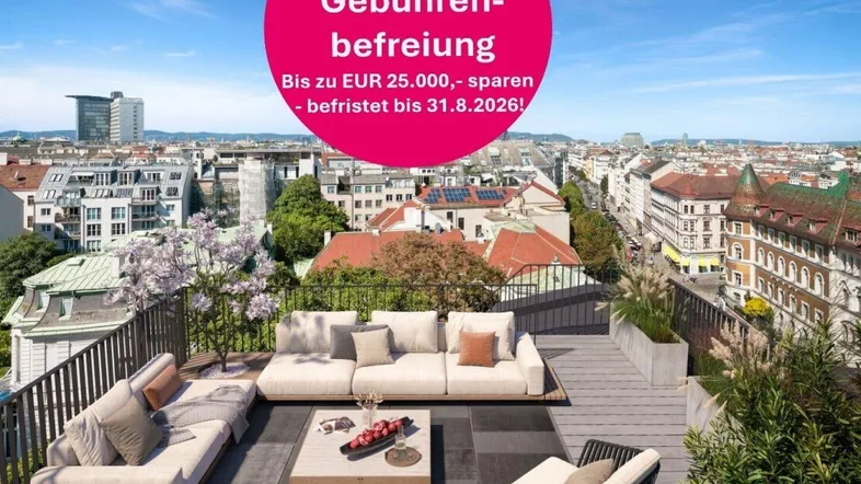 Geräumige Dachterrasse mit modernen Loungemöbeln, Pflanzen und weitem Stadtblick unter blauem Himmel.