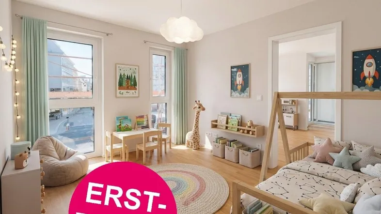 Helles Kinderzimmer mit Holzboden, großen Fenstern und kindgerechter Einrichtung für den Erstbezug.
