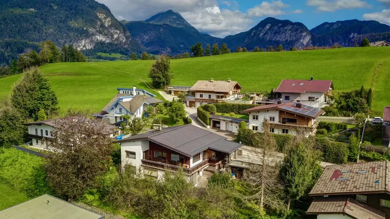 Sonniges ruhiges Grundstück mit Altbestand (0)