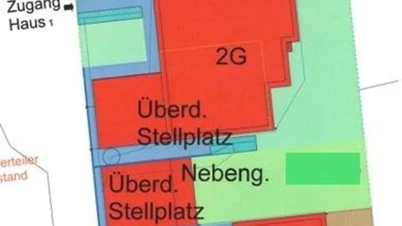 Lageplan mit zwei Gebäuden, überdachten Stellplätzen und Zugangswegen.