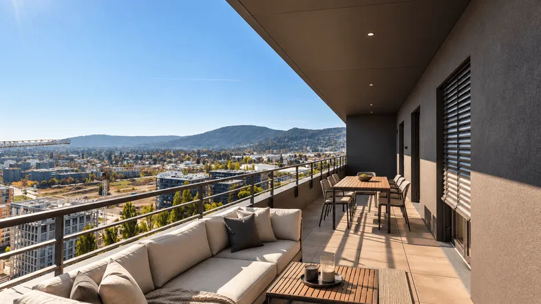 Moderne Dachterrasse mit Stadtblick