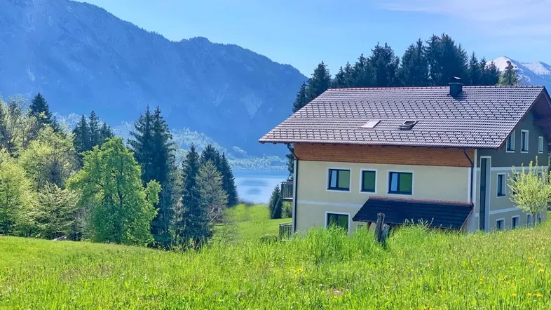 Titelbild Haus mit Seeblick