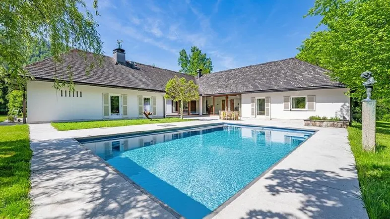 Poolvilla-Strobl-am-Wolfgangsee-Ansicht-Pool