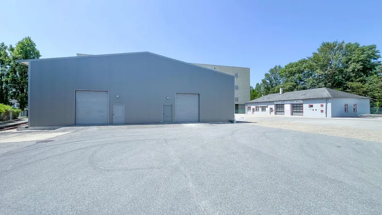 Lagerhalle + Werkstatt