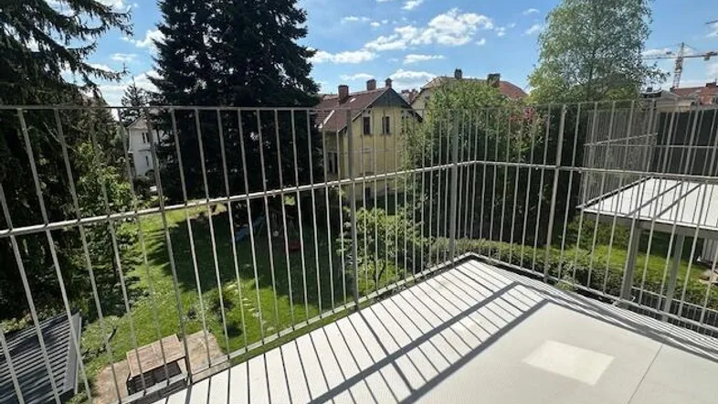 2 große Balkone