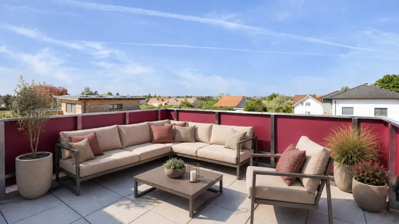 Große Dachterrasse mit bequemen Loungemöbeln und weitem Blick über die Umgebung.