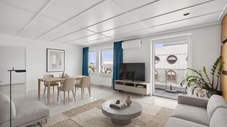 Helles Wohn- und Esszimmer mit modernen Möbeln, Fliesenboden und Zugang zum Balkon.