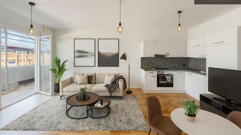 Heller offener Wohn-Essbereich mit moderner Einbauküche, Parkettboden und Zugang zum Balkon.