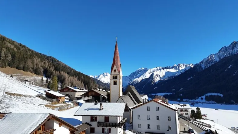 Kematen_Pfitsch_nicht konventioniert_Hof_Stall_Wiese_Bauernofen_Sterzing