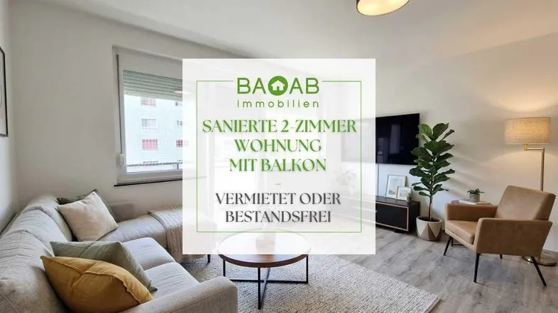 Helles Wohnzimmer mit modernem Sofa, Couchtisch und Zugang zu einem Balkon, teilweise verdeckt.