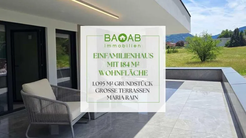 Moderne Terrasse mit bequemen Outdoor-Möbeln und weitem Blick ins Grüne.