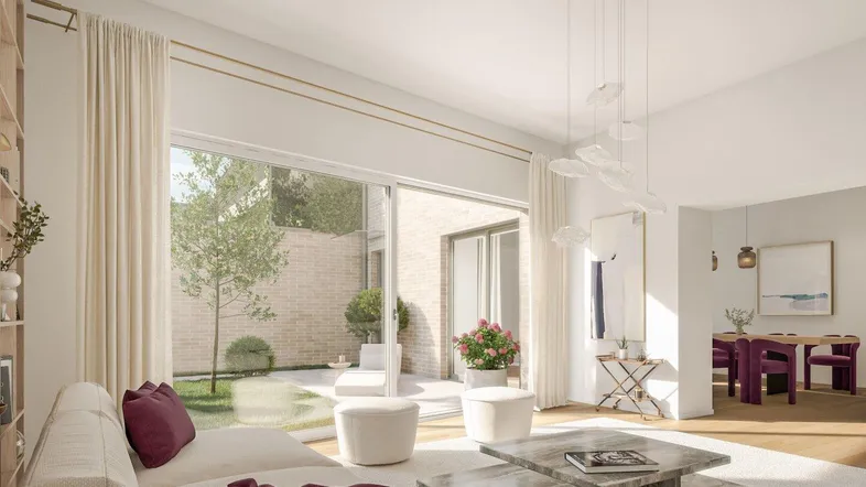 Helles Wohn- und Esszimmer mit Zugang zu einem privaten Garten und moderner Einrichtung.