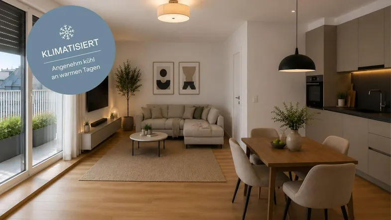 Modernes, offenes Wohn-Esszimmer mit integrierter Küche und Zugang zum Balkon, klimatisiert für angenehme Temperaturen.