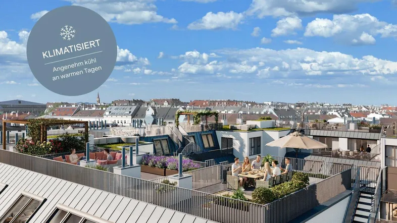 Moderne Dachterrasse mit Ess- und Loungebereich, Pflanzen und weitem Stadtblick, Teil eines Neubaus.