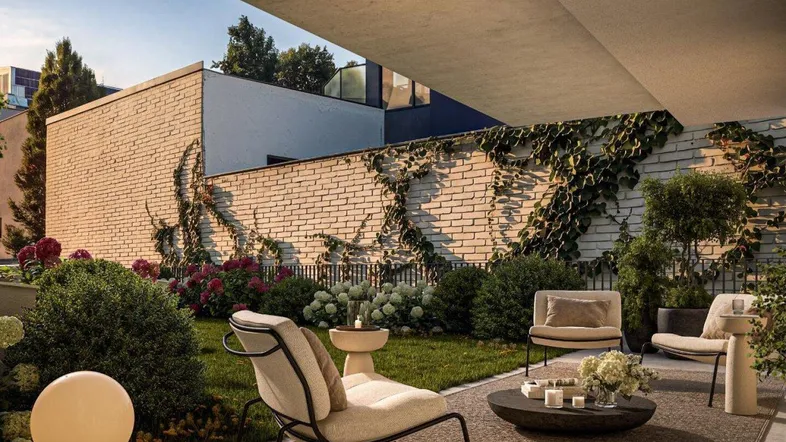 Moderne Terrasse mit bequemen Sitzgelegenheiten, umgeben von Grün und einer Ziegelwand.