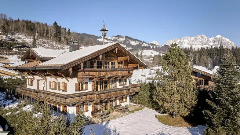 Landsitz mit Alpenpanorama