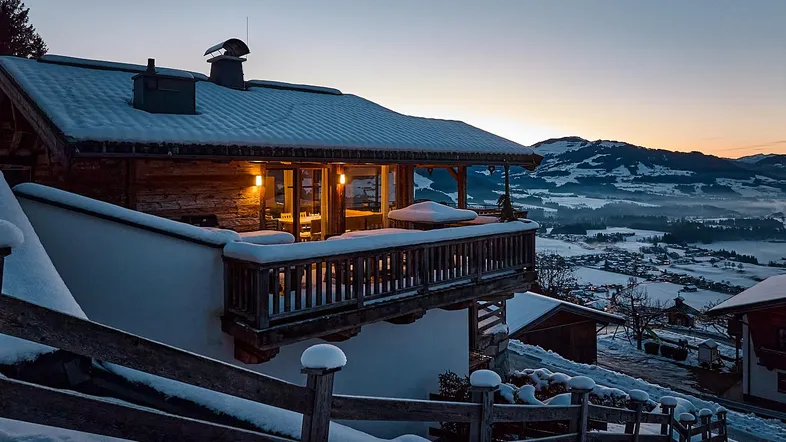 Berg-Chalet mit traumhafter Aussicht in Skipistennähe