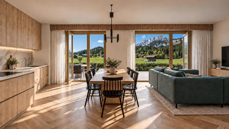 Heller offener Wohn-Essbereich mit Holzküche, Parkettboden und direktem Zugang zur Terrasse mit Bergblick.